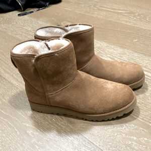 Ugg boots classic mini sheepskin  unworn outside size 8 tried on